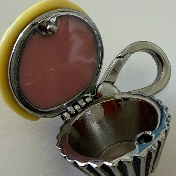 Juicy Couture Yellow and Purple cupcakes charms - Picture 5 of 7